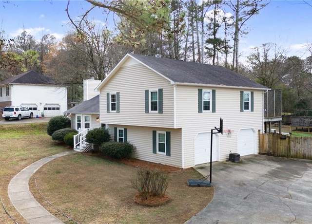 Property at 107 Wade Dr NE, Calhoun, GA 30701, 3 beds, 2 baths
