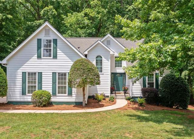 Property at 2605 Woodland Hills Dr, Cumming, GA 30040, 5 beds, 3.5 baths