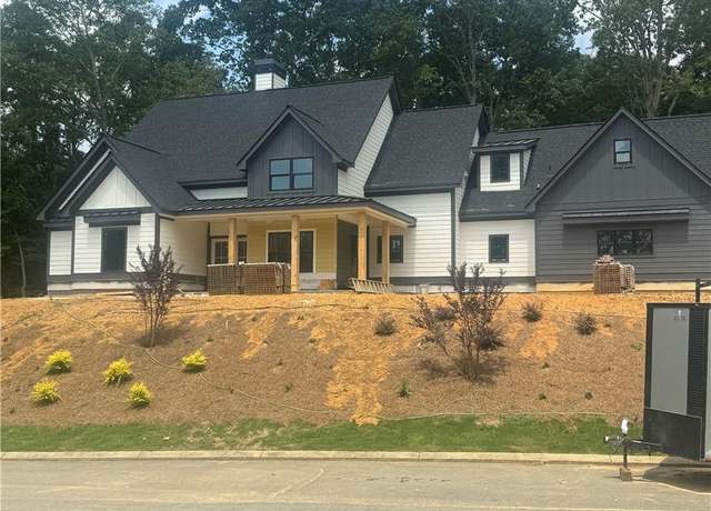 Property at 114 Cliffs Dr, Dalton, GA 30721, 3 beds, 2 baths
