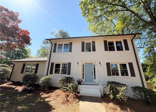 Property at 563 Hillandale Cir SW, Marietta, GA 30064, 3 beds, 2.5 baths
