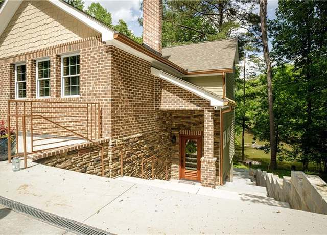 Property at 4075 Fincher Dr, Gainesville, GA 30504, 3 beds, 2 baths