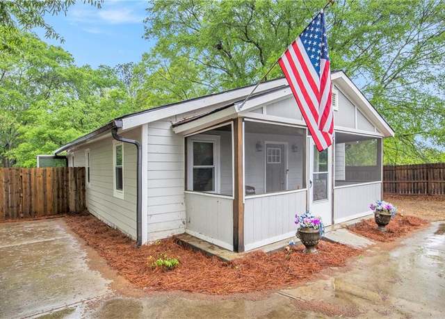 Property at 421 Maple Ln, Monroe, GA 30655, 3 beds, 2 baths