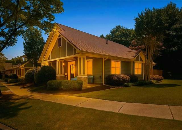 Property at 278 Mission Oak Dr, Grayson, GA 30017, 3 beds, 2.5 baths