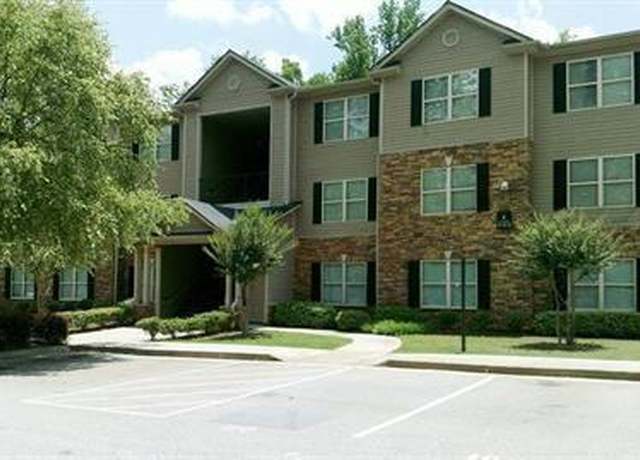Property at 5101 Fairington Club Dr, Lithonia, GA 30038, 3 beds, 2 baths