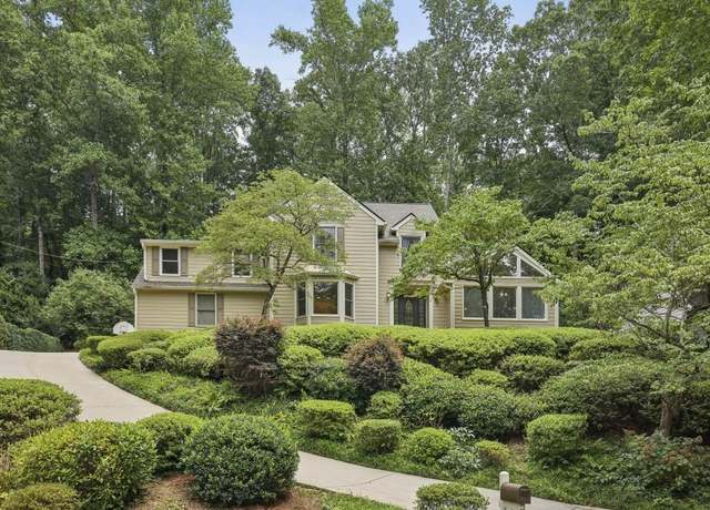 Property at 390 W Spalding Dr, Sandy Springs, GA 30328, 4 beds, 4 baths