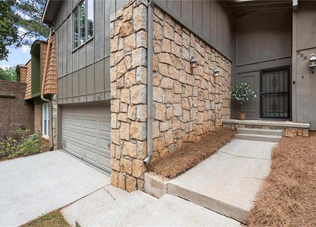 Property at 225 Lakeview Rdg W, Roswell, GA 30076, 4 beds, 2.5 baths