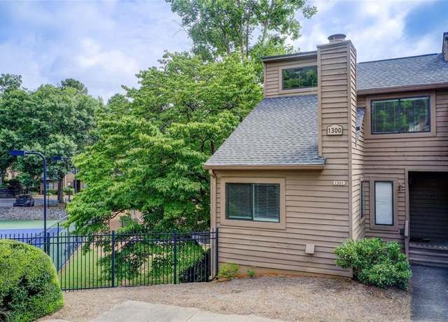 Property at 1301 Parkaire Xing, Marietta, GA 30068, 3 beds, 3.5 baths