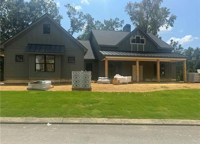Property at 115 Cliffs Dr, Dalton, GA 30721, 3 beds, 2.5 baths