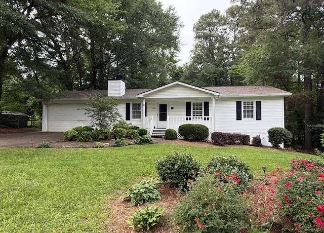 Property at 135 Sequoyah Dr, Alpharetta, GA 30004, 3 beds, 2 baths