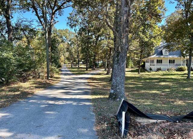 Property at 3530 Dahlonega Hwy, Cumming, GA 30028, 4 beds, 3 baths
