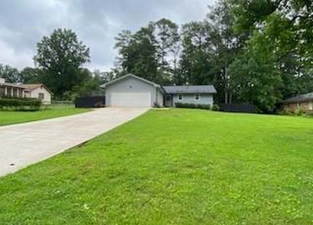 Property at 284 Regal Dr, Lawrenceville, GA 30046, 3 beds, 2 baths