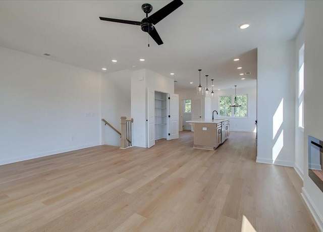 Property at 1919 Deco Dr, Kennesaw, GA 30144, 3 beds, 3.5 baths