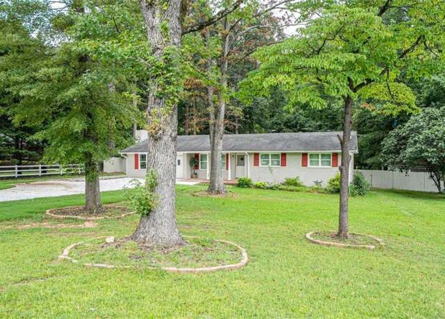 Property at 628 Creek View Dr, Lawrenceville, GA 30044, 4 beds, 2 baths