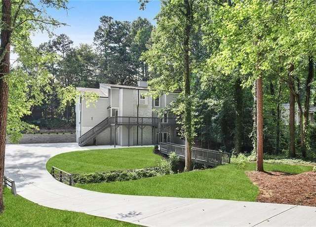 Property at 95 Lakeshore Cir NE, Marietta, GA 30067, 3 beds, 4.5 baths