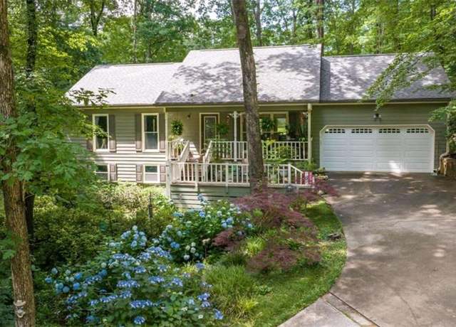 Property at 1526 Oakleaf Dr, Auburn, GA 30011, 3 beds, 2 baths
