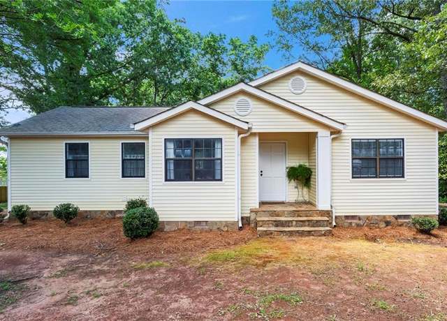 Property at 374 Dooley Rd, Dallas, GA 30132, 3 beds, 2 baths