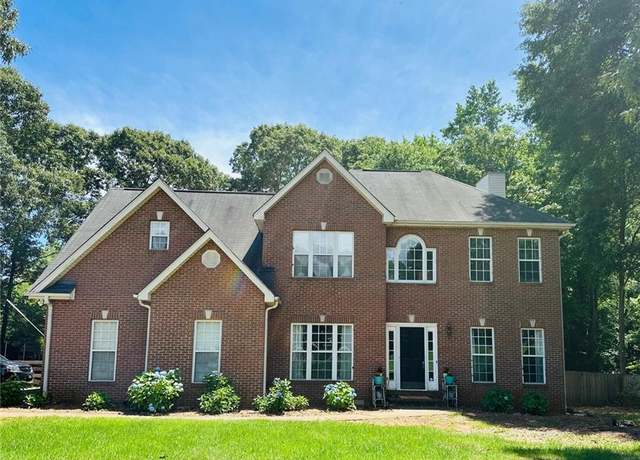 Property at 1036 Regency Park Dr, Braselton, GA 30517, 5 beds, 3 baths