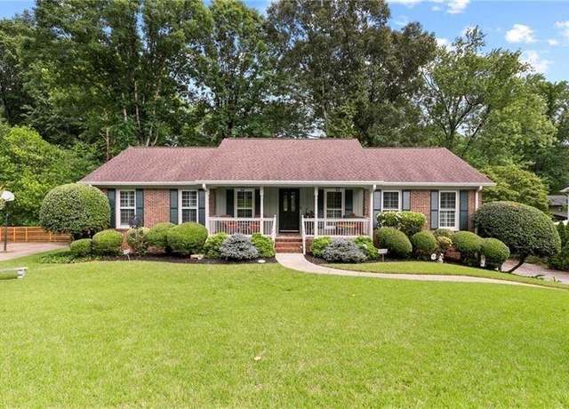 Property at 621 Windgrove Dr SE, Marietta, GA 30067, 4 beds, 3.5 baths