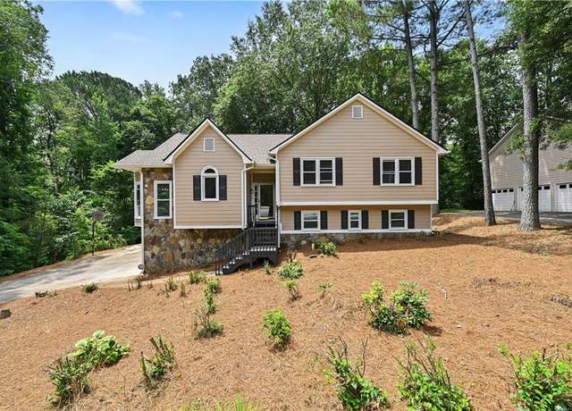 Property at 400 Hunt River Way, Suwanee, GA 30024, 4 beds, 3.5 baths