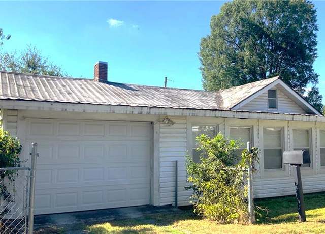 Property at 20 Short North Wall St, Calhoun, GA 30701, 3 beds, 2 baths