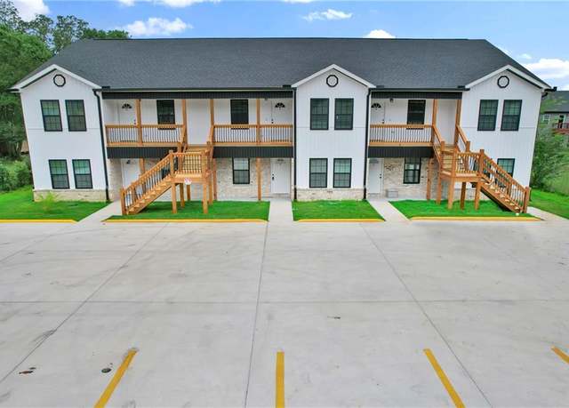 Property at 610 Elberta St, Fort Valley, GA 31030, 3 beds, 2 baths