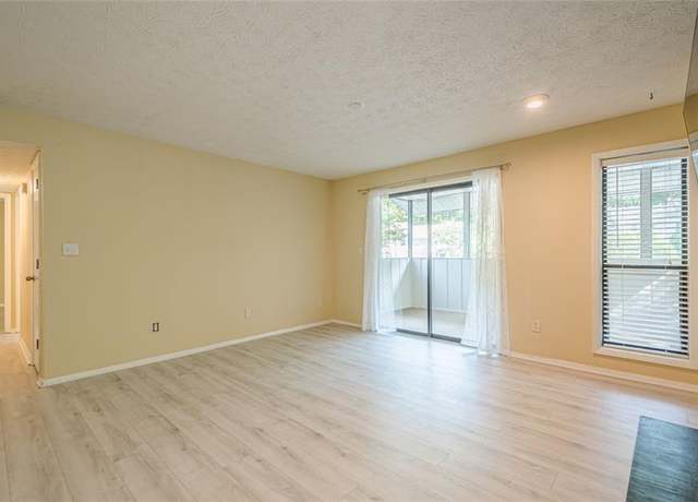Property at 1102 Wynnes Ridge Cir SE, Marietta, GA 30067, 2 beds, 1 bath