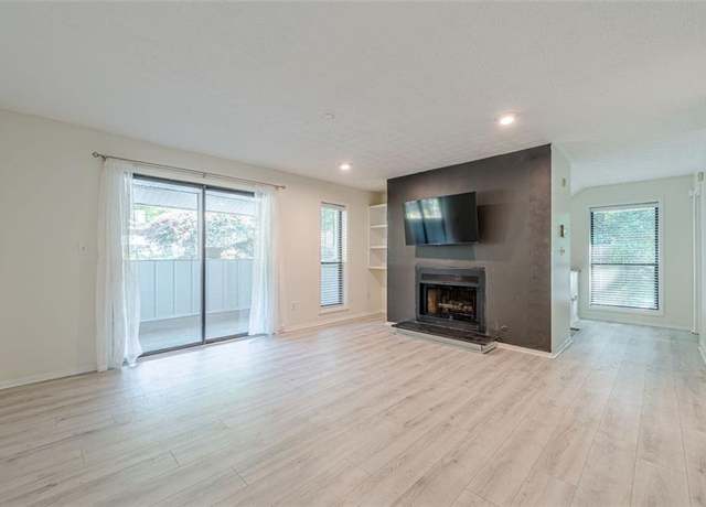 Property at 1102 Wynnes Ridge Cir SE, Marietta, GA 30067, 2 beds, 1 bath