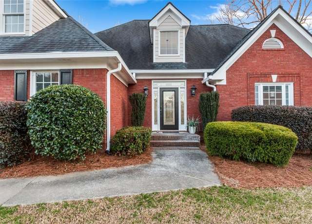 Property at 816 Ivy Ridge Dr, Loganville, GA 30052, 6 beds, 3.5 baths