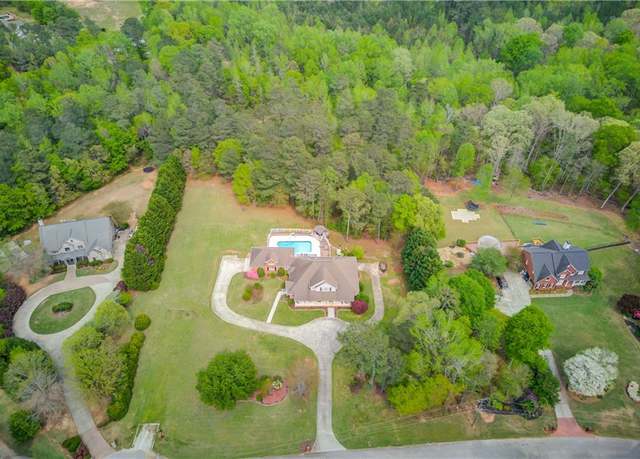 Property at 5040 Fawn Valley Dr, Loganville, GA 30052, 6 beds, 5.5 baths