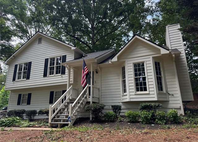 Property at 671 Peach Crossing Dr, Dallas, GA 30132, 3 beds, 2 baths