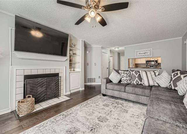 Property at 3655 Habersham Rd NE #227, Atlanta, GA 30305, 2 beds, 2 baths