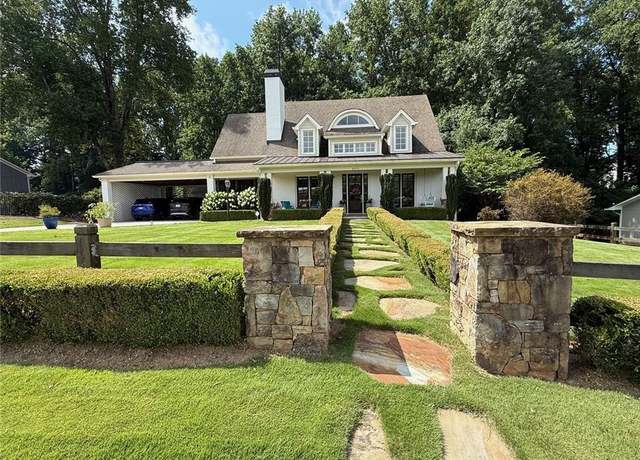 Property at 2975 Vaughan Dr, Cumming, GA 30041, 4 beds, 3.5 baths