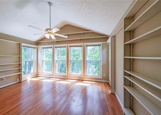 Property at 2214 Lake Pointe Cir, Roswell, GA 30075, 2 beds, 2 baths