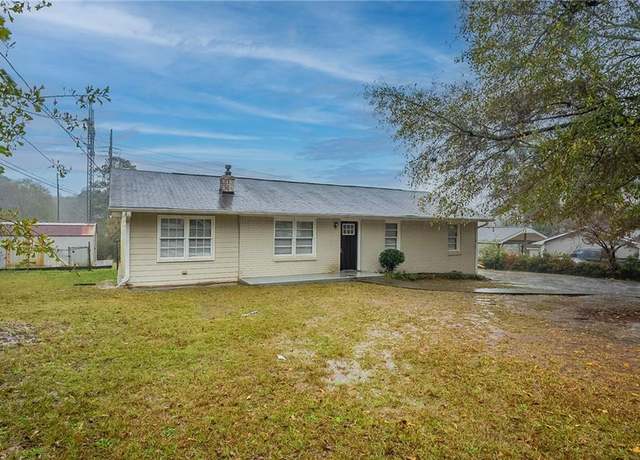 Property at 1496 E Highpoint Dr, Douglasville, GA 30134, 4 beds, 2 baths