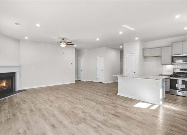 Property at 159 Park Ln, Fairburn, GA 30213, 3 beds, 2 baths