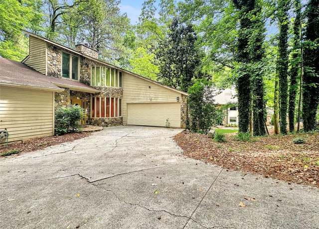 Property at 10320 Crescent Ridge Dr, Roswell, GA 30076, 6 beds, 3.5 baths