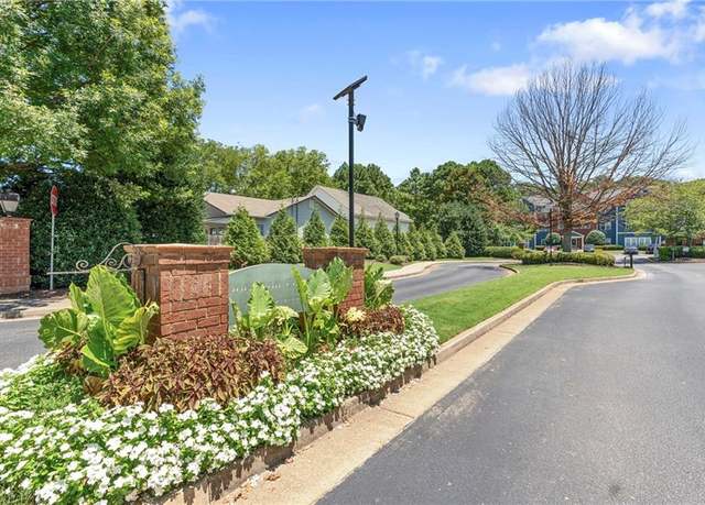 Property at 3300 Dogwood Dr #311, Hapeville, GA 30354, 2 beds, 2 baths