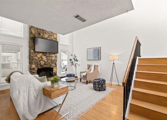 Property at 608 Serramonte Dr, Marietta, GA 30068, 3 beds, 3 baths