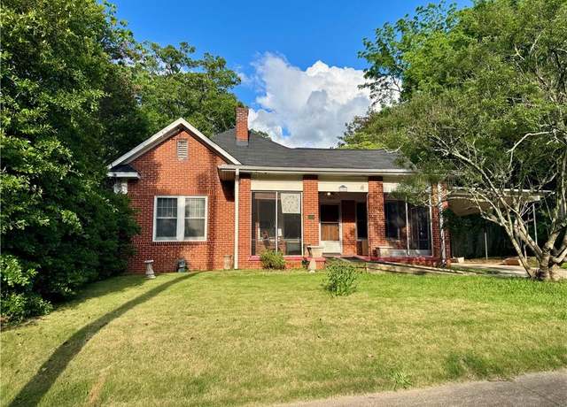 Property at 3366 College St, College Park, GA 30337, 2 beds, 1.5 baths