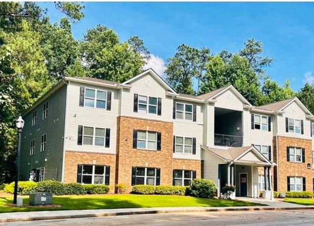 Property at 8201 Fairington Village Dr, Lithonia, GA 30038, 3 beds, 2 baths