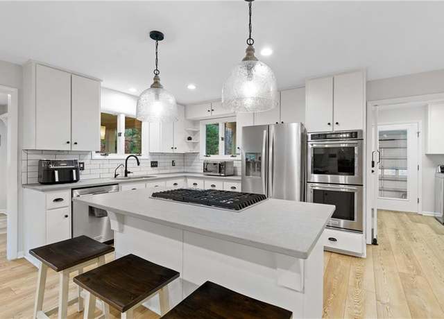 Property at 724 Forest Hill Rd, Macon, GA 31210, 3 beds, 2.5 baths