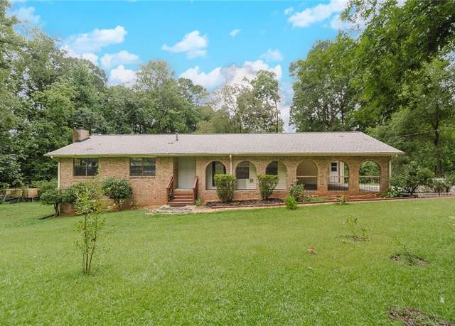 Property at 6495 Old Macon Hwy, Rex, GA 30273, 3 beds, 2 baths