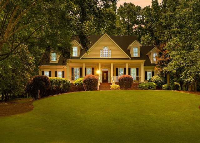 Property at 220 Broadmoor Dr, Fayetteville, GA 30215, 4 beds, 4.5 baths