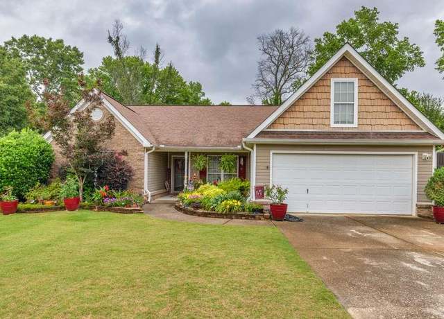Property at 835 Custom Ln, Winder, GA 30680, 4 beds, 2 baths