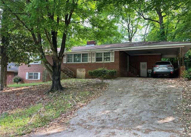 Property at 185 W Lake Dr NW, Atlanta, GA 30314, 2 beds, 2.5 baths
