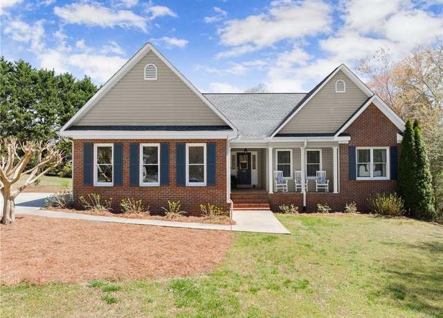Property at 195 Featherwood Dr, Cornelia, GA 30531, 4 beds, 2.5 baths