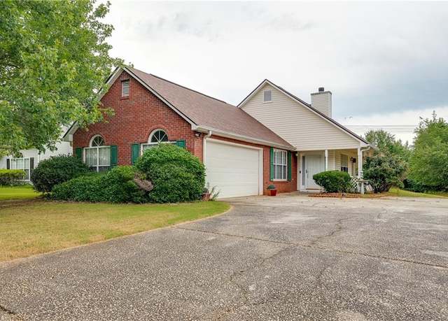 Property at 12384 Riviera Dr, Fayetteville, GA 30215, 3 beds, 2 baths