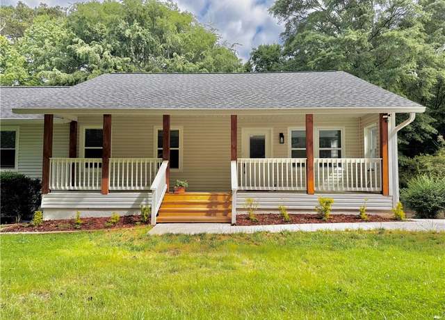 Property at 641 Virginia Ave, Suwanee, GA 30024, 3 beds, 3 baths