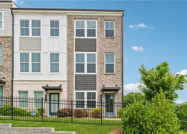 Property at 2631 Creekside Dr NW, Atlanta, GA 30318, 2 beds, 2.5 baths