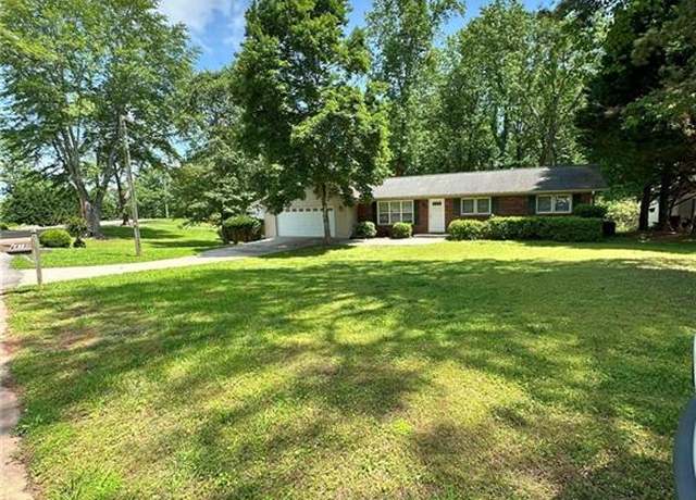 Property at 2418 Hawthorne Ln, Gainesville, GA 30506, 3 beds, 2 baths
